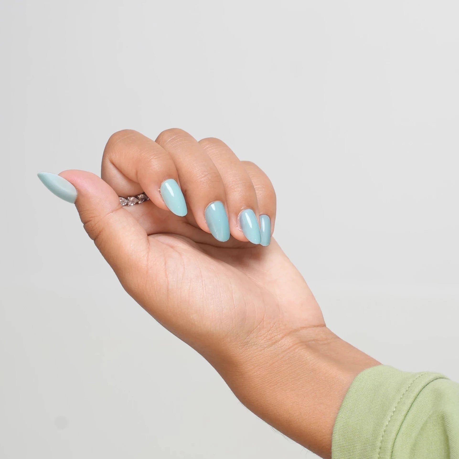 Faux-ongles bleu ciel