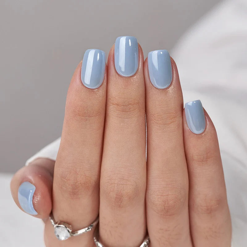 Faux-ongles bleu ciel