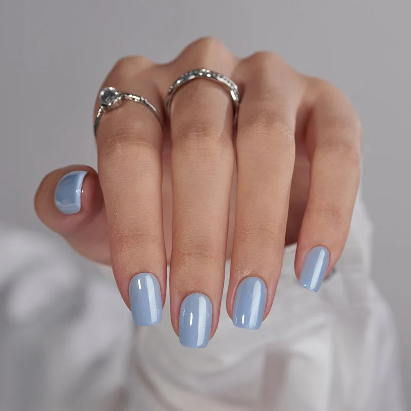 Faux-ongles bleu ciel