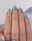 Faux-ongles vert motifs dorés